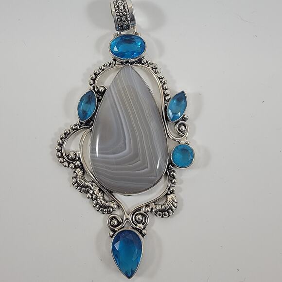 Handmade Silver Pendant Featuring Banded Agate & Five Faceted Blue Topaz Stones - Picture 2 of 10